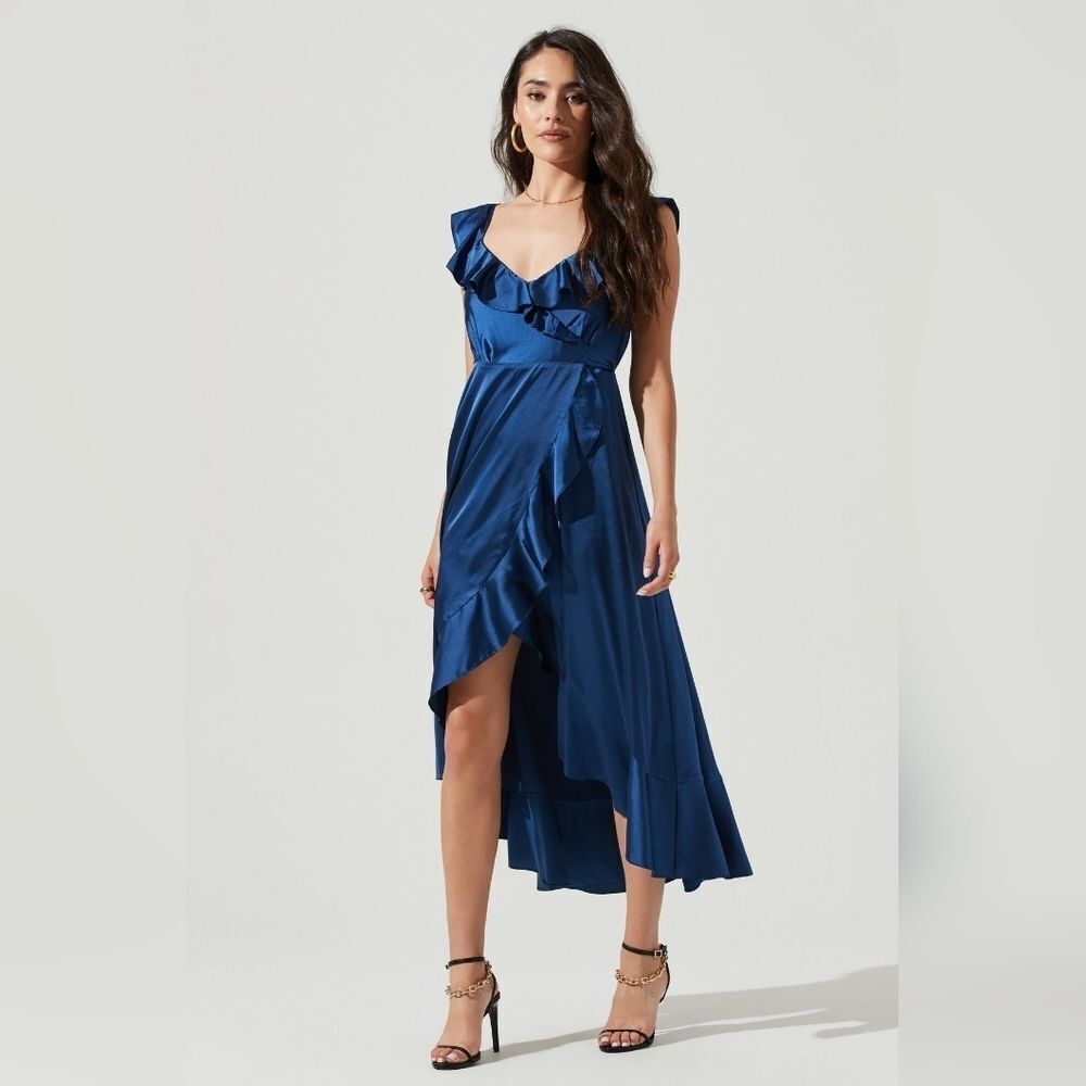 NWT Astr The Label Blue Wilshire Ruffle Open Back Satin Midi‎ Dress Size Medium